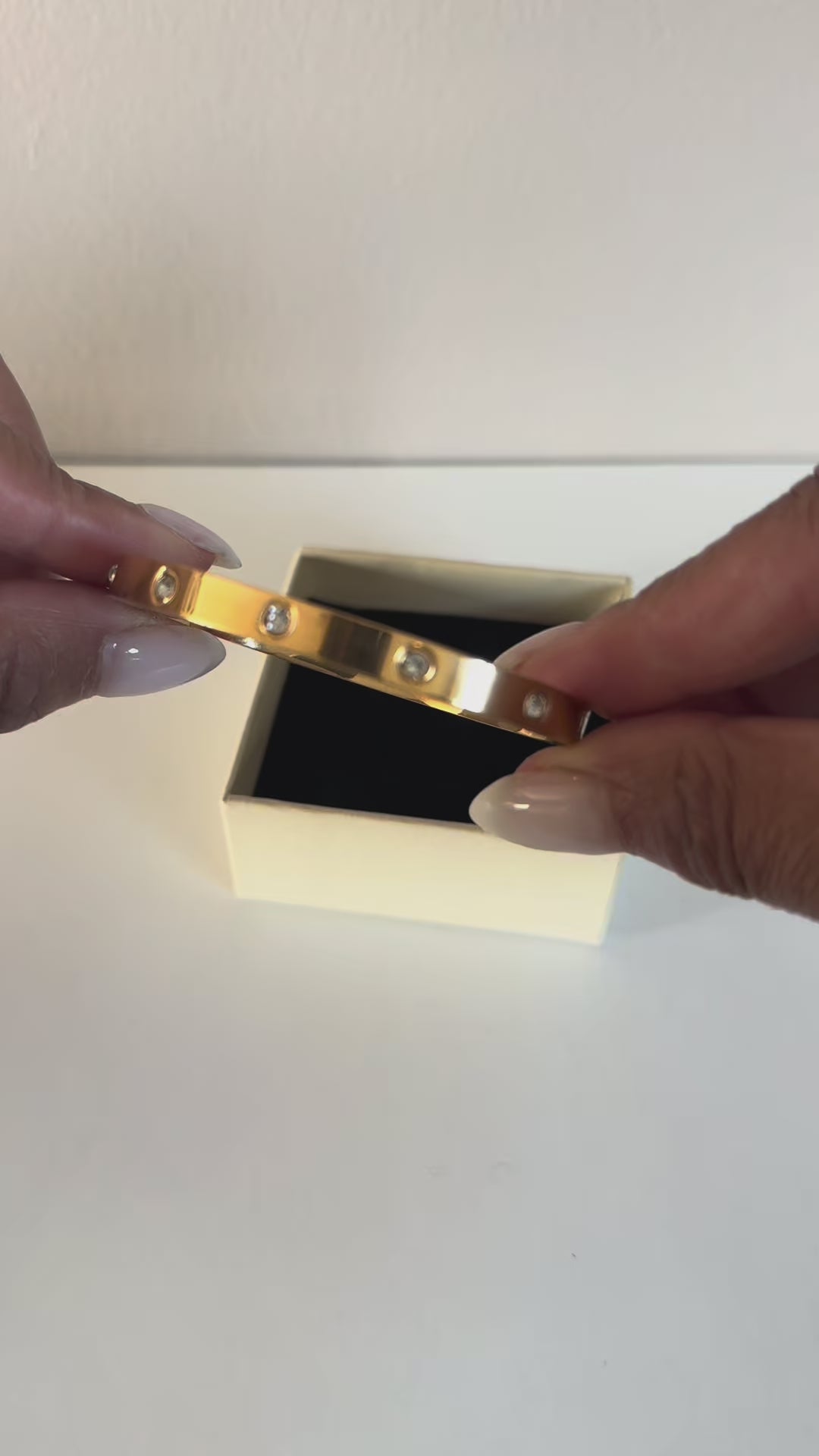 Waterproof Jewellery 18k Gold Bangle Bracelet Video